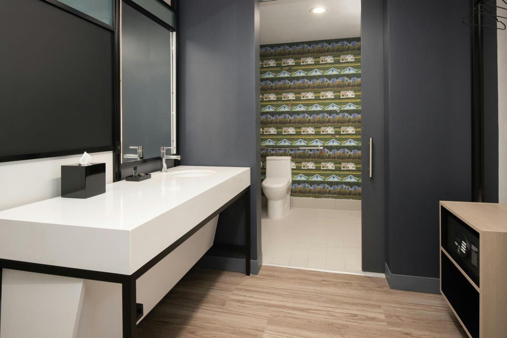 Aloft Sacramento Airport Natomas Hotel Exterior photo